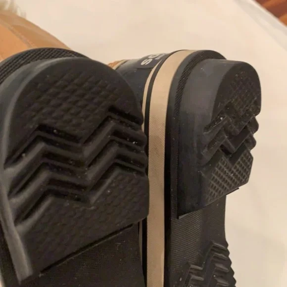 Sorel Tan and Black Winter Boots - Picture 11 of 11